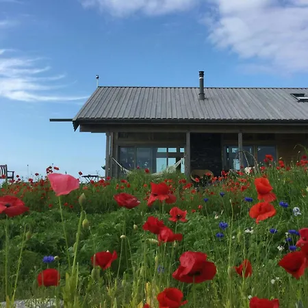 Feriehus With Sunny Terraces And Sea Views Lysøysund